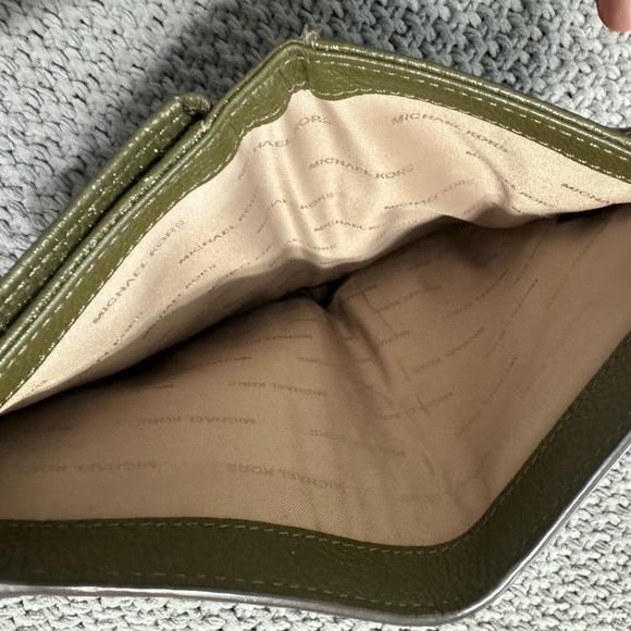 Michael Kors DoubleZip Wallet
Wristlet Green - Picture 7 of 8